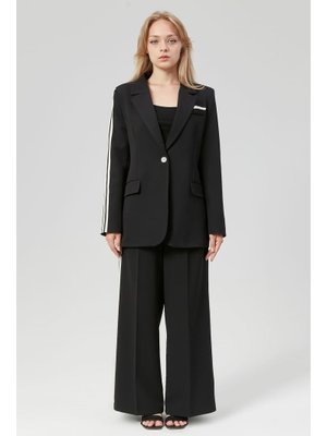 Siyah Şerit Detaylı Tasarım Ceket