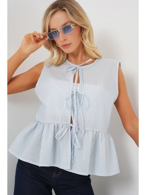 Mavi Önü Bağlamalı Bluz Mavi Önü Bağlamalı Bluz