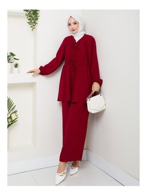 Kırmızı Fiyonklu Keten Pantolonlu Takım Kırmızı Fiyonklu Keten Pantolonlu Takım