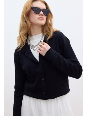 Siyah Yumuşak Dokulu Triko Hırka Siyah Yumuşak Dokulu Triko Hırka