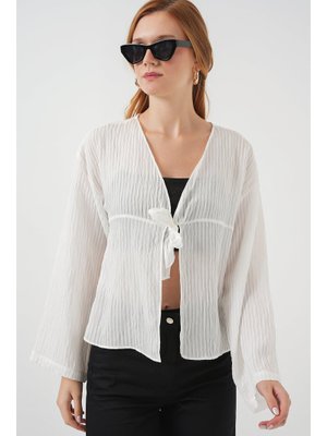 Beyaz Önü Bağcıklı Bluz Beyaz Önü Bağcıklı Bluz