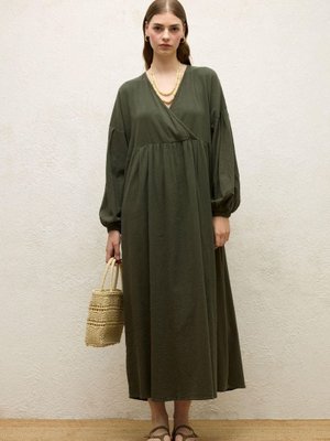 Pamuklu Kruvaze Elbise Zümrüt Pamuklu Kruvaze Elbise Zümrüt