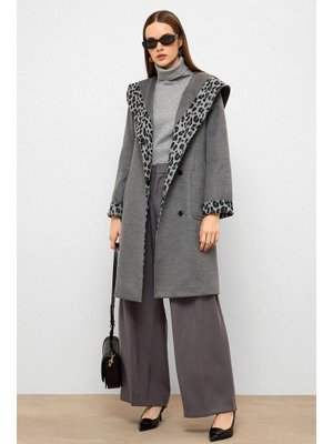 Koyu Gri Kapüşonlu Leopar Desen Garnili Torba Cepli Kaban