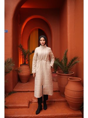 Bej Fermuarlı Balıkçı Yaka Belden Bağcıklı Kapitone Şık Spor Kap 46) Bej Fermuarlı Balıkçı Yaka Belden Bağcıklı Kapitone Şık Spor Kap 46)