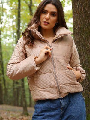 Bej Yüksek Yaka Fermuar Detaylı Cepli Kışlık Kadife Mont