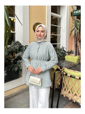 Yeşil Çizgili Bel Bağlamalı Gömlek Yeşil Çizgili Bel Bağlamalı Gömlek