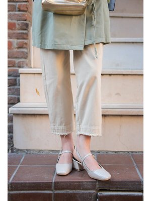 Krem Paçası Parçalı Ham Pantolon