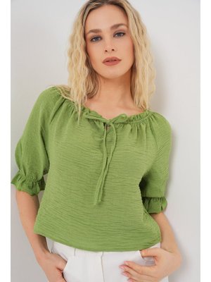 E.yeşil Yakası Fırfır Detaylı Bluz E.yeşil Yakası Fırfır Detaylı Bluz