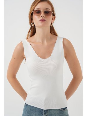 Beyaz Zikzaklı V Yaka Bluz Beyaz Zikzaklı V Yaka Bluz