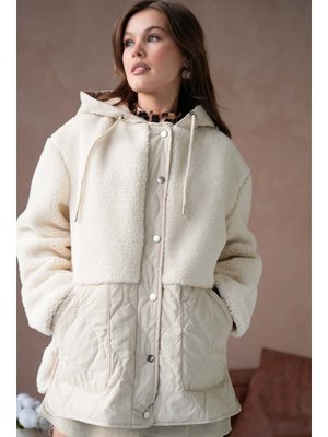 Krem Kapüşonlu Astarlı Kapitone Detaylı Peluş Mont Krem Kapüşonlu Astarlı Kapitone Detaylı Peluş Mont