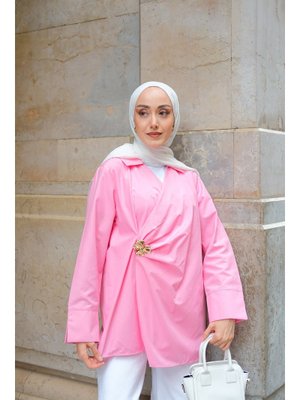 Pembe Broş Detay Poplin Gömlek