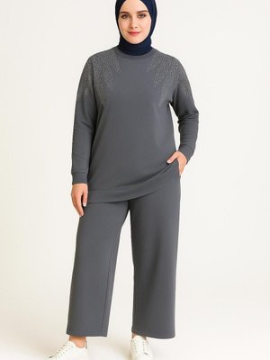 Gri Zarif Taş Detaylı Tunik Pantolon İkili Takım Gri Zarif Taş Detaylı Tunik Pantolon İkili Takım
