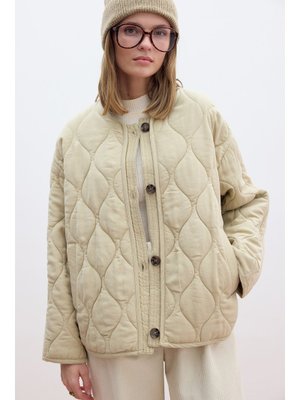 Düğmeli Kısa Kapitone Mont Kum Düğmeli Kısa Kapitone Mont Kum