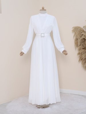 Beyaz Kemeri Taşlı Önü Pileli Elbise