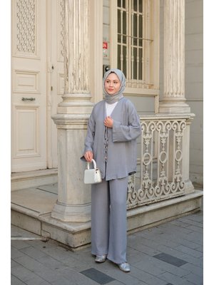 Gri Ön Bağlama Detaylı Takım Gri Ön Bağlama Detaylı Takım