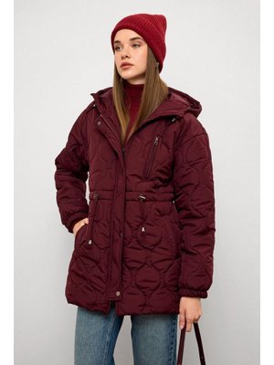 Bordo Kapüşonlu Beli Bağcıklı Kısa Kapitone Mont Bordo Kapüşonlu Beli Bağcıklı Kısa Kapitone Mont