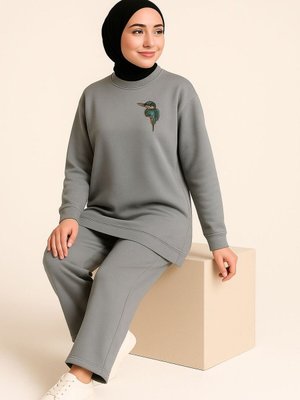 Gri Şık Zarif Kuş Taş Detaylı Ve Bisiklet Yaka Tunik Pantolon İkili Takım Gri Şık Zarif Kuş Taş Detaylı Ve Bisiklet Yaka Tunik Pantolon İkili Takım