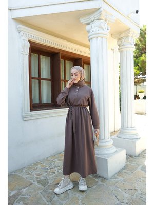 Kahverengi Yüksek Yaka Çıtçıtlı Elbise Kahverengi Yüksek Yaka Çıtçıtlı Elbise