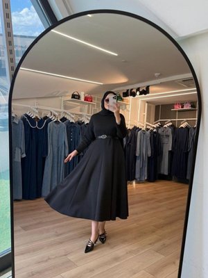 Siyah Pamuklu Kumaş Kloş Etekli Elbise Siyah Pamuklu Kumaş Kloş Etekli Elbise