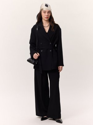 Siyah Dökümlü Kemerli Ceket Siyah Dökümlü Kemerli Ceket