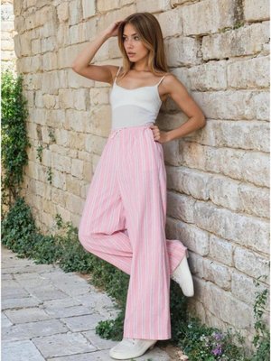 Fuşya Bol Paça Poplin – Cepli Beli Bağcıklı Fisto Detaylı Rahat Kesim Pantolon Fuşya Bol Paça Poplin – Cepli Beli Bağcıklı Fisto Detaylı Rahat Kesim Pantolon