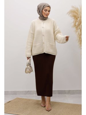 Bej Yumuşak Dokulu Düğmeli Triko Hırka