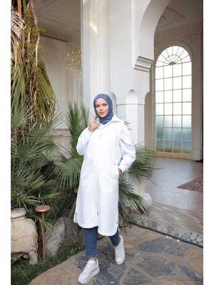 Krem Kapüşonlu Fermuarlı Kolsuz Yandan Cepli Kapitone Yelek 46)