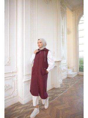 Bordo Kapüşonlu Fermuarlı Kolsuz Yandan Cepli Kapitone Yelek 46)