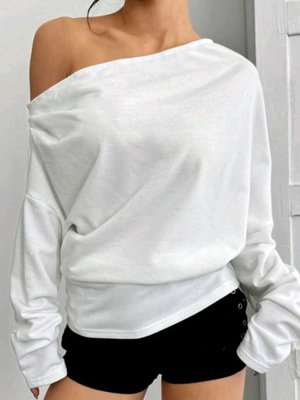 Beyaz Kayık Yaka Asimetrik Salaş Kesim İki İplik Geniş Sweatshirt Beyaz Kayık Yaka Asimetrik Salaş Kesim İki İplik Geniş Sweatshirt