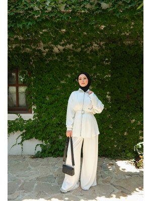 Beyaz Beli Pile Detaylı Takım Beyaz Beli Pile Detaylı Takım