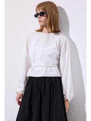 Ekru Bağlama Detaylı Kısa Bluz