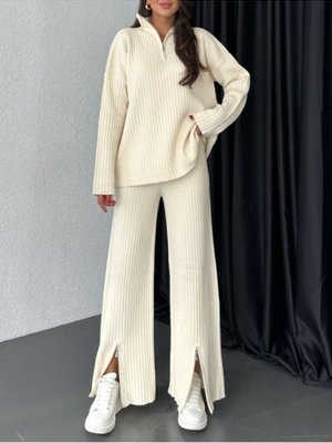 Ekru Yarım Boğazlı Fitilli Triko Takım