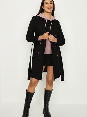 Siyah Kol Detaylı Kuşaklı Uzun Trençkot Siyah Kol Detaylı Kuşaklı Uzun Trençkot