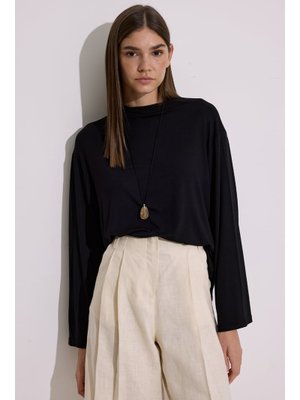 Siyah Dökümlü Uzun Kol Bluz