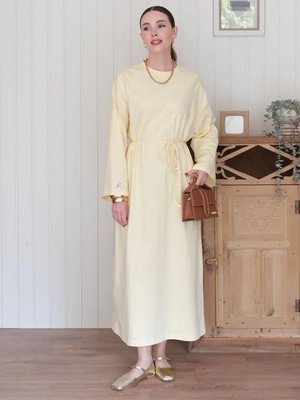 Elbise Sari Elbise Sari