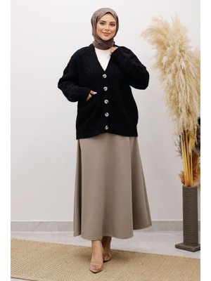 Siyah Düğmeli Cepli Triko Hırka