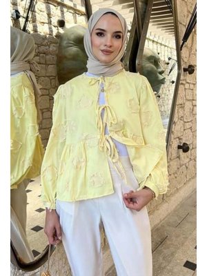 Sarı Bağlamalı Çiçek Detaylı Bluz