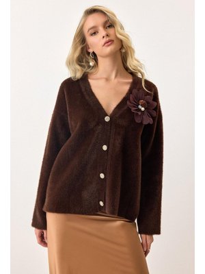Çiçek Aksesuarlı Soft Triko Hırka Kahve