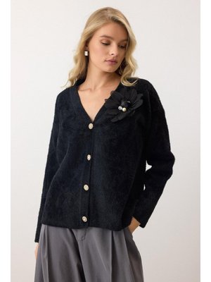 Siyah Çiçek Aksesuarlı Soft Triko Hırka