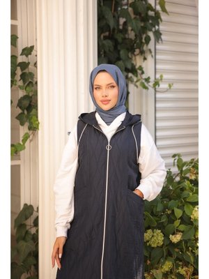 Lacivert Kapüşonlu Fermuarlı Kolsuz Cepli Kapitone Yelek 46)