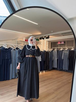 Siyah Güpürlü Bebe Yaka Deri Kemerli Teettür Kot Elbise Siyah Güpürlü Bebe Yaka Deri Kemerli Teettür Kot Elbise