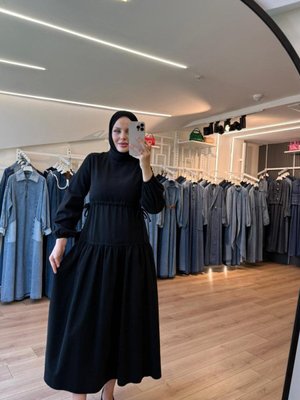 Siyah Beli Büzgülü Bağcıklı Eteği Katlı Kloş Kot Elbise Siyah Beli Büzgülü Bağcıklı Eteği Katlı Kloş Kot Elbise