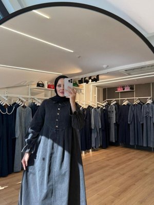 Siyah Önü Düğmeli Pile Detaylı Denim Elbise Siyah Önü Düğmeli Pile Detaylı Denim Elbise