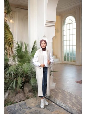 Bej Kapüşonlu Fermuarlı Kolsuz Önden Cepli Kapitone Uzun Yelek 46)