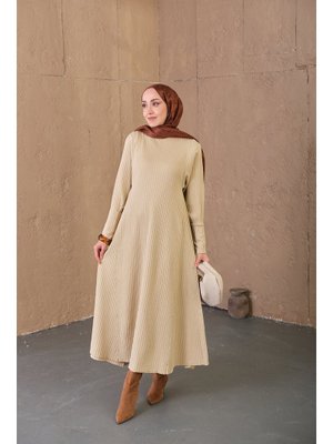 Krem Kendinden Desenli Triko Elbise Krem Kendinden Desenli Triko Elbise