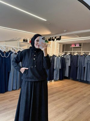 Siyah Süet Kumaş Kapüşonlu Etek Sweatshirt İkili Takım Siyah Süet Kumaş Kapüşonlu Etek Sweatshirt İkili Takım