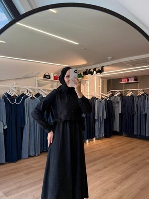 Siyah Yanları Bağlamalı Yelekli Süet Elbise Siyah Yanları Bağlamalı Yelekli Süet Elbise