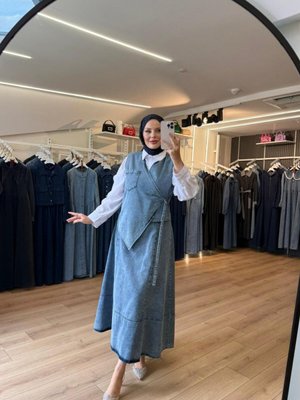 Mavi Asimetrik Yelekli Yandan Kuşaklı Denim İkili Takım Mavi Asimetrik Yelekli Yandan Kuşaklı Denim İkili Takım