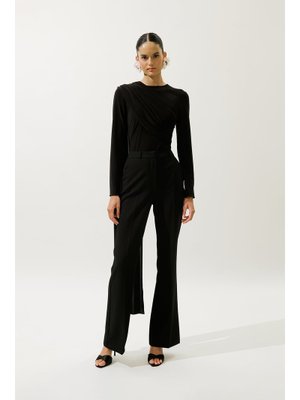 Siyah Pelerin Detaylı Bluz