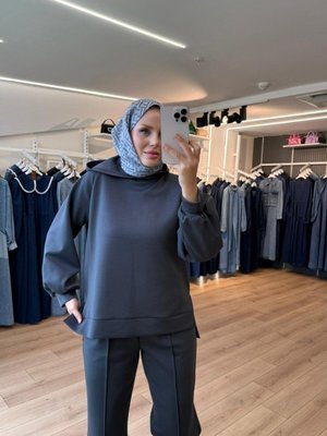 Gümüş Pamuklu Kumaş Relaxed Kesim Pantolon Sweatshirt İkili Takım Gümüş Pamuklu Kumaş Relaxed Kesim Pantolon Sweatshirt İkili Takım